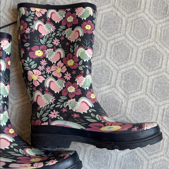 NWT Western Chief Women's Garden Play Tall Rain Boot Chicken/Floral pattern Sz:9 - Picture 2 of 12